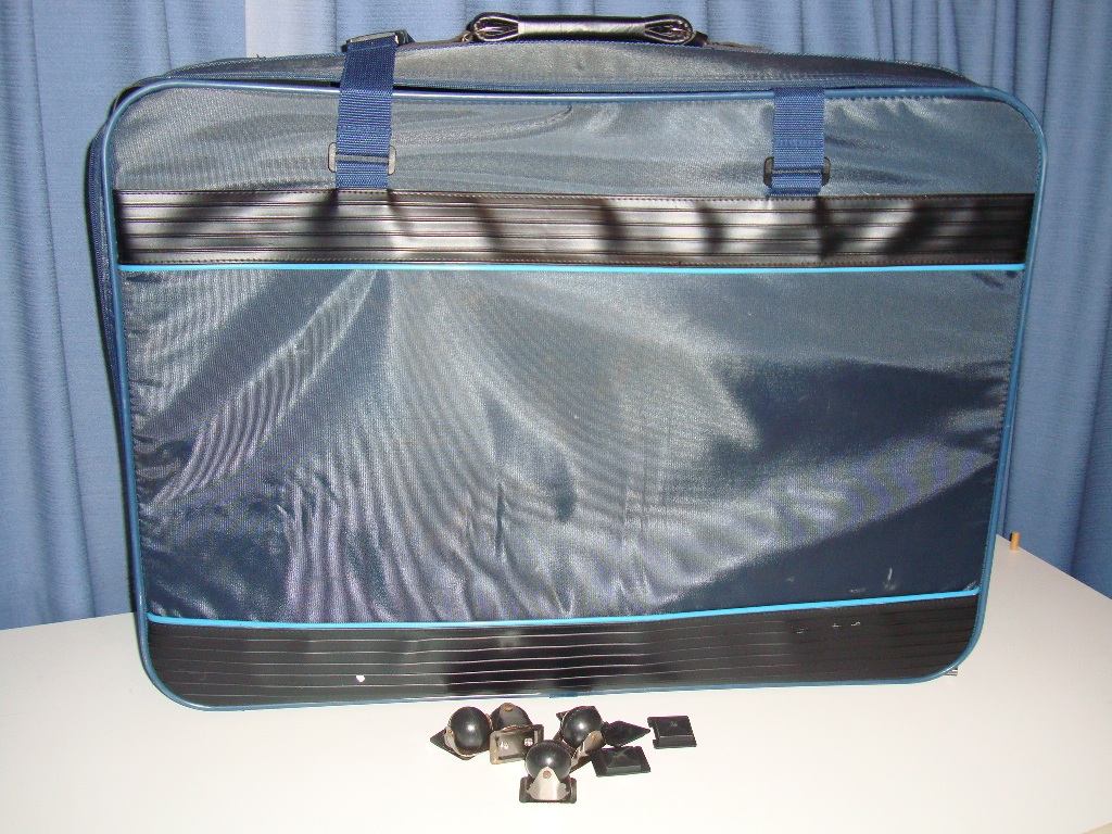 (image for) Travel Luggage, Suit Case, Large Blue. Pickup Bracken Ridge